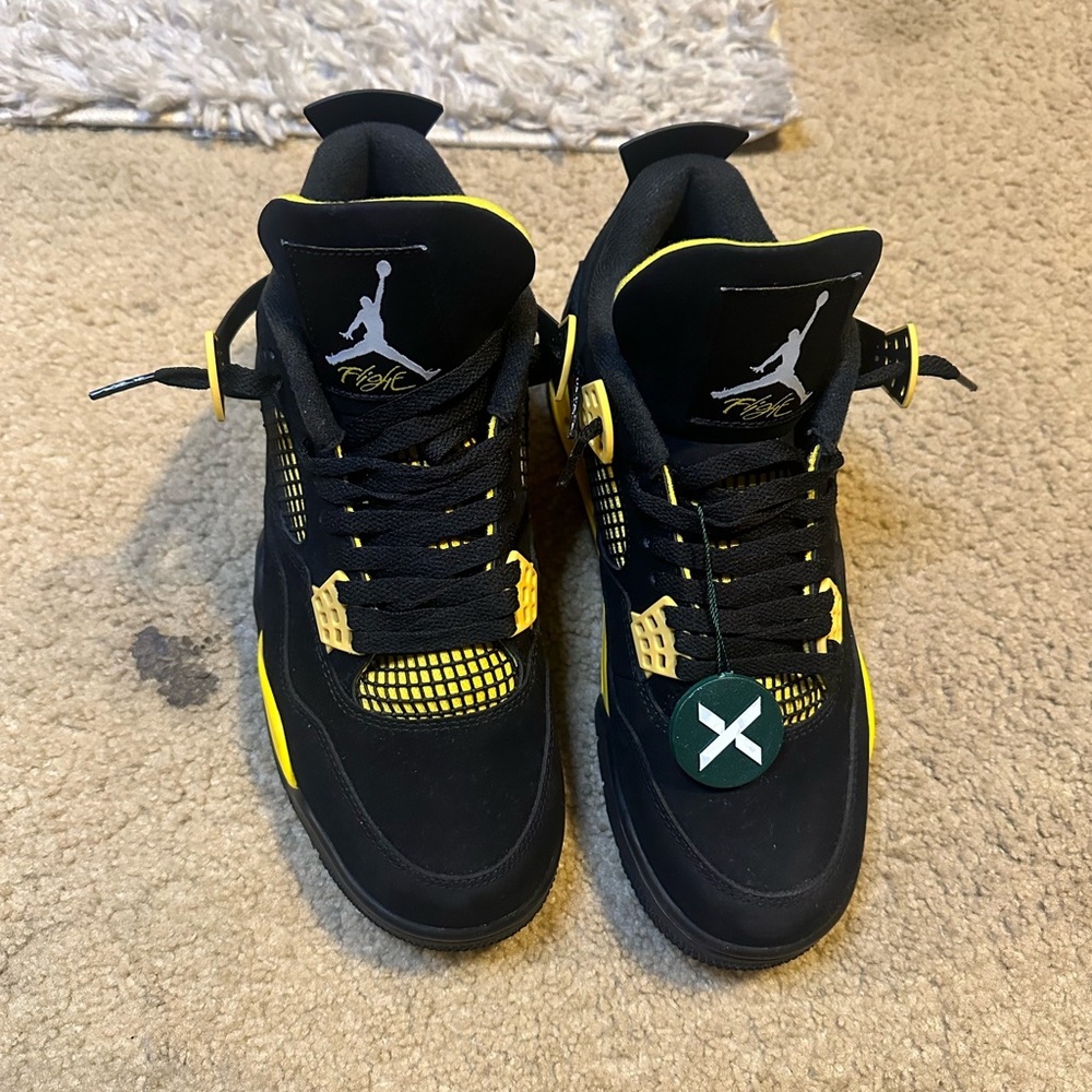 Jordan 4 thunder size 9.5